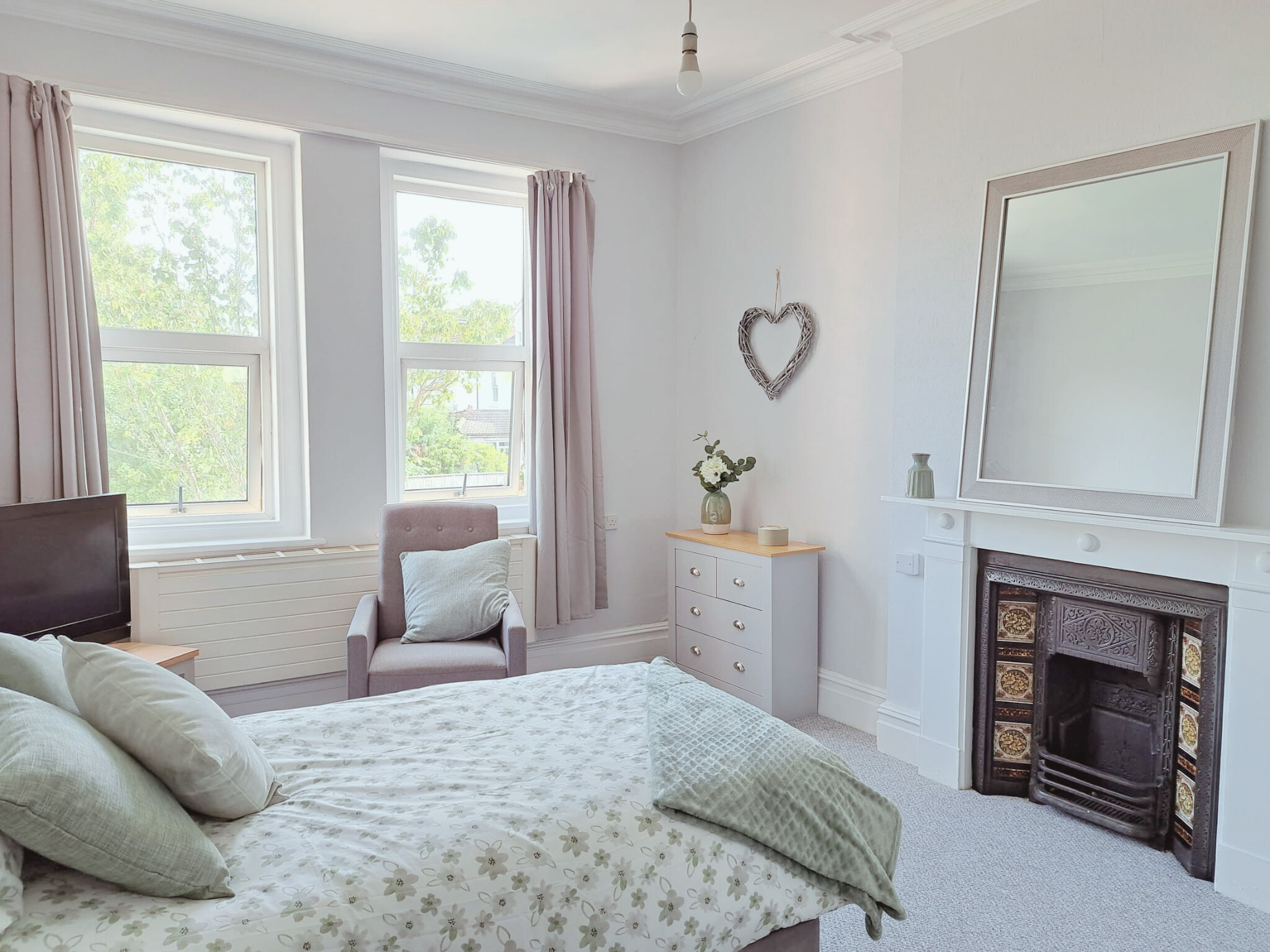 Room 18 henleaze bed and fireplace