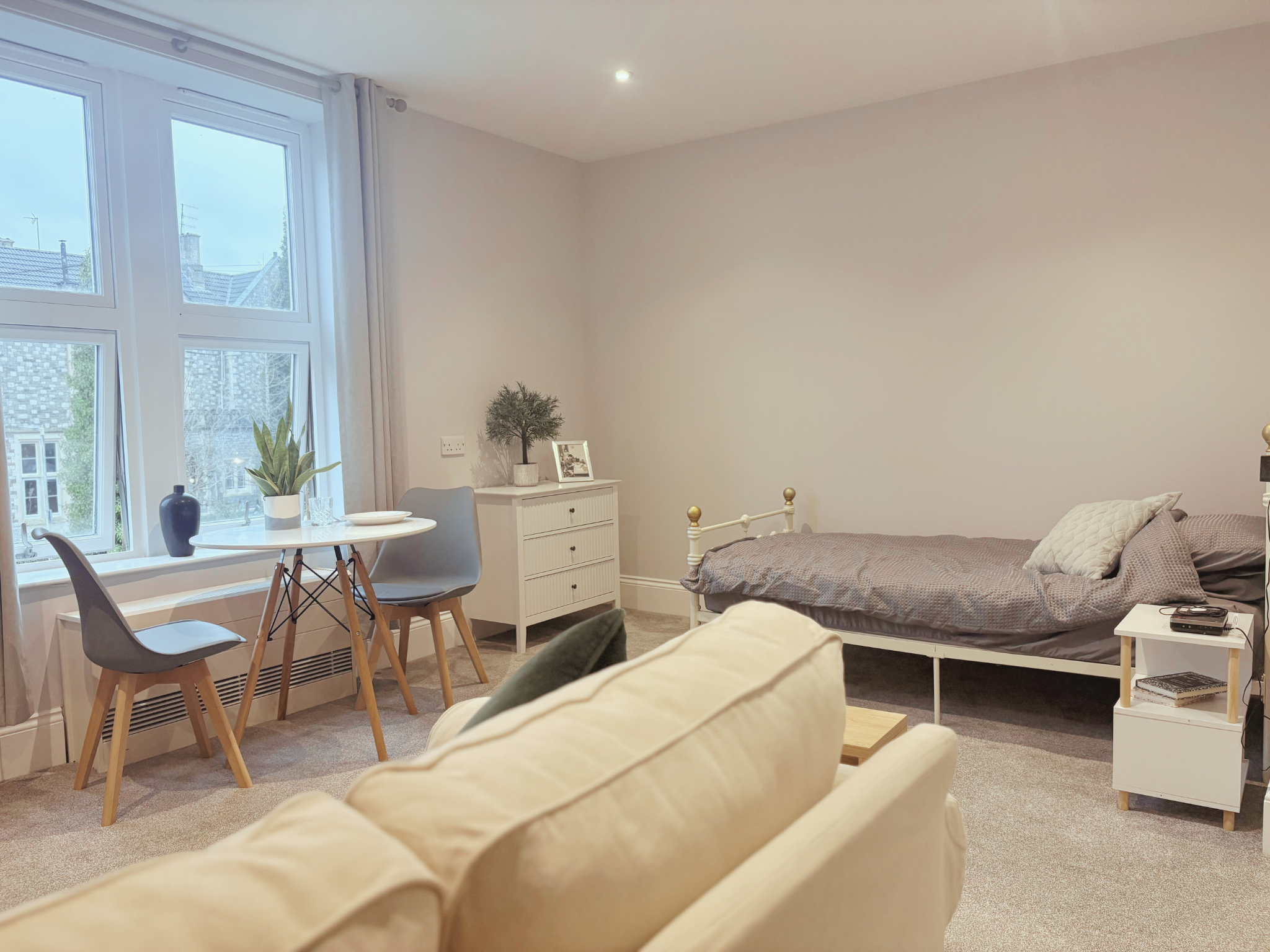 Room 8 Redland looking at bed NEW 2