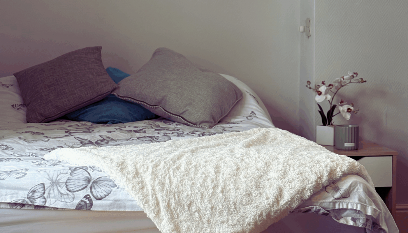 Henleaze room 19 Bed close up