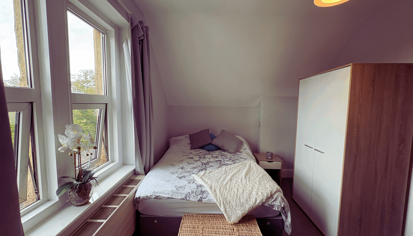 Henleaze room 19 bed view